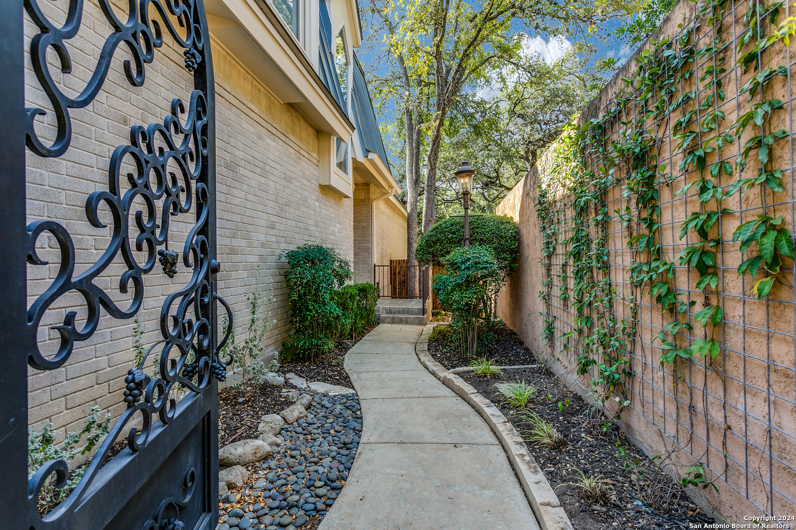 13719 BLUFF VILLAS CT