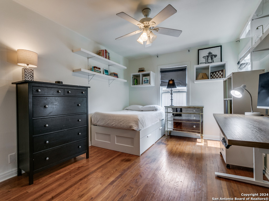 211 BREES BLVD