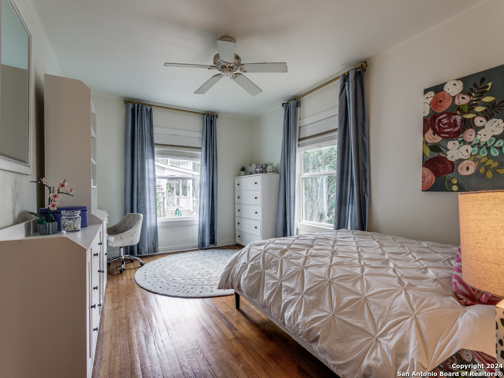 211 BREES BLVD