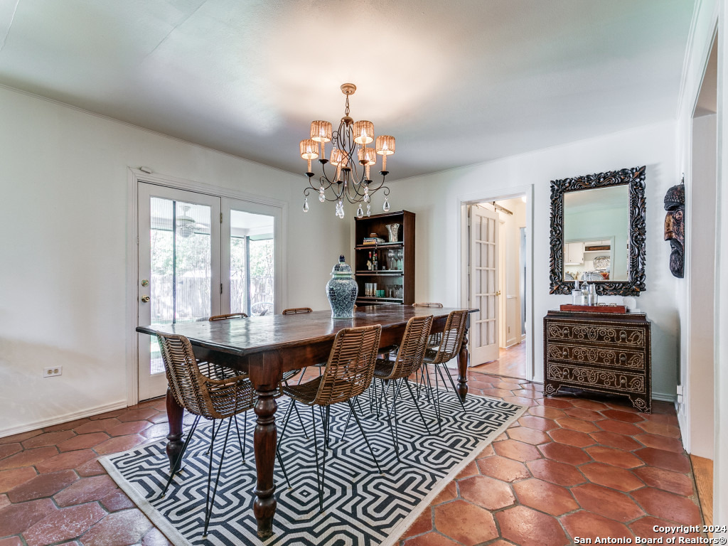 211 BREES BLVD