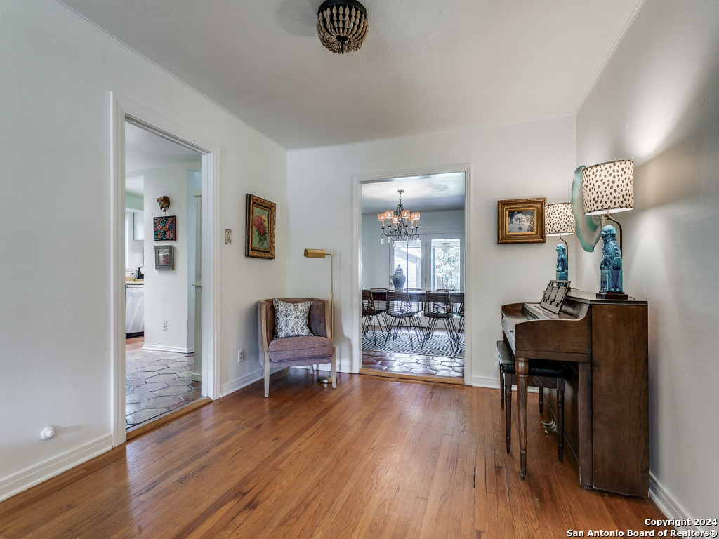 211 BREES BLVD