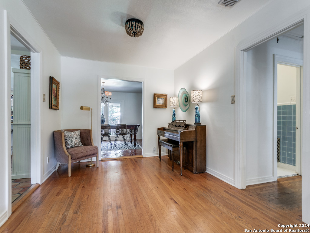 211 BREES BLVD