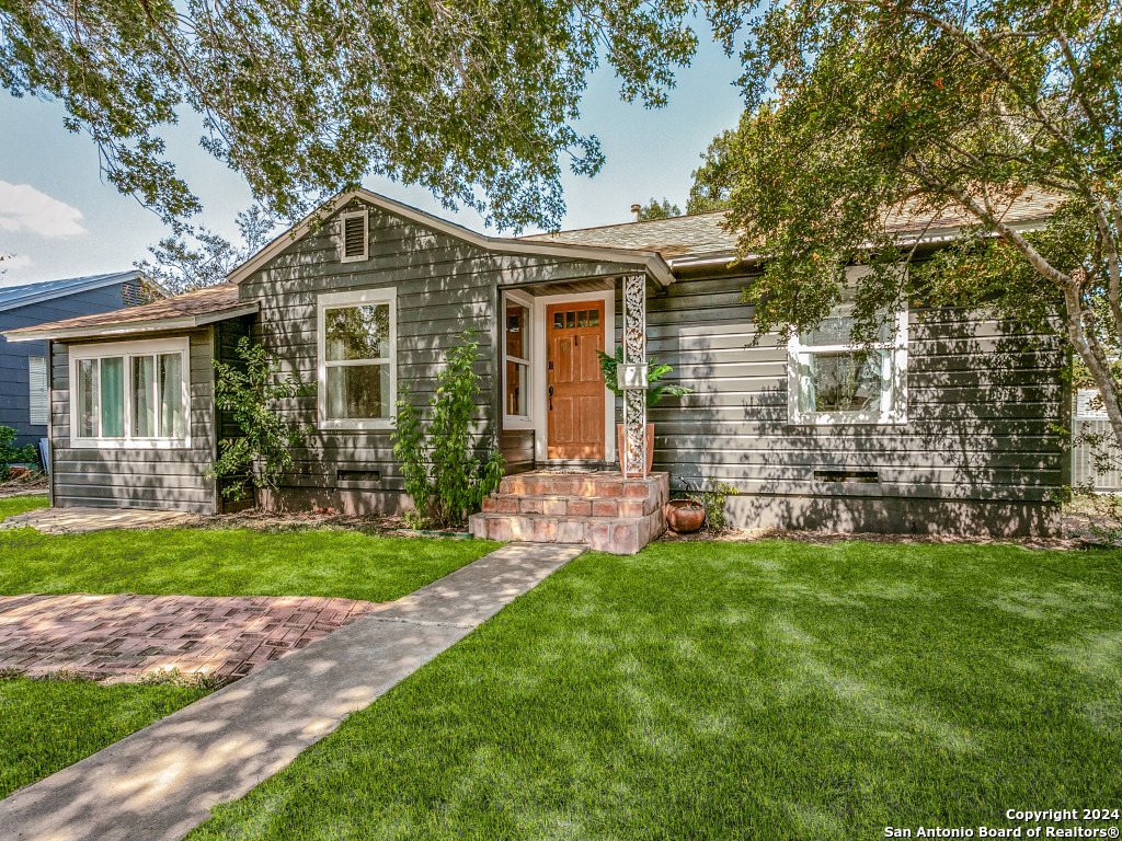 211 BREES BLVD