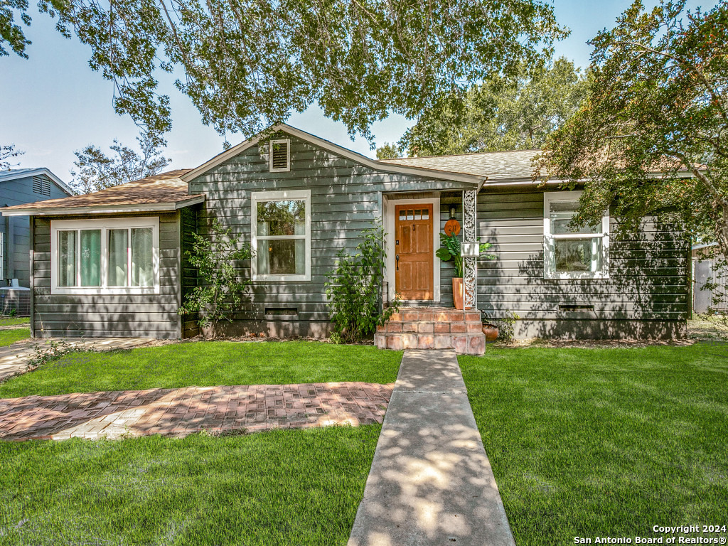 211 BREES BLVD
