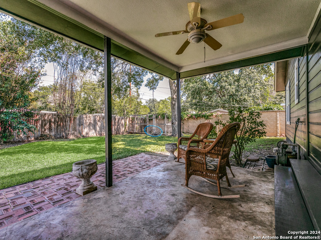 211 BREES BLVD