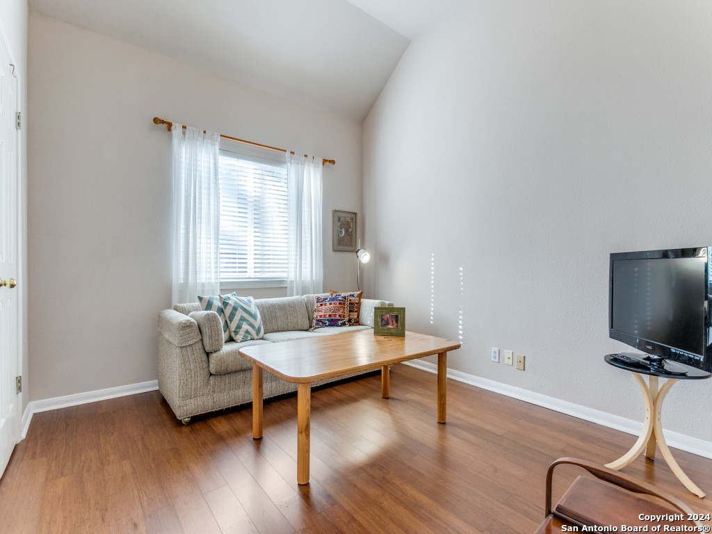 31 SILVERHORN DR