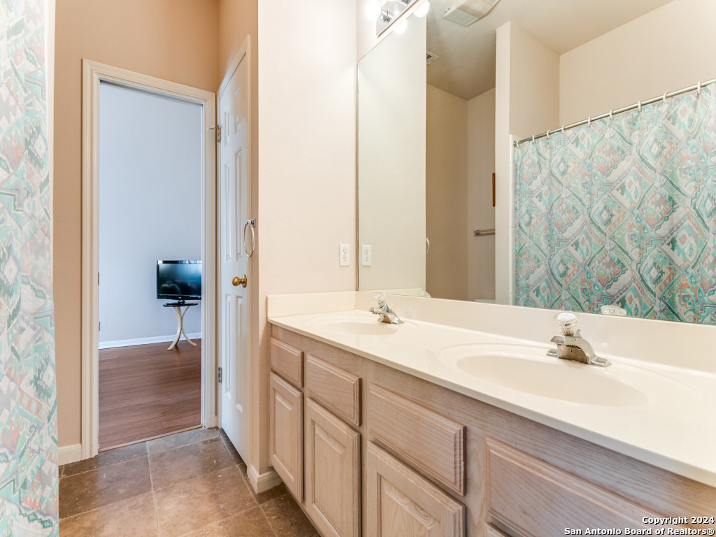 31 SILVERHORN DR