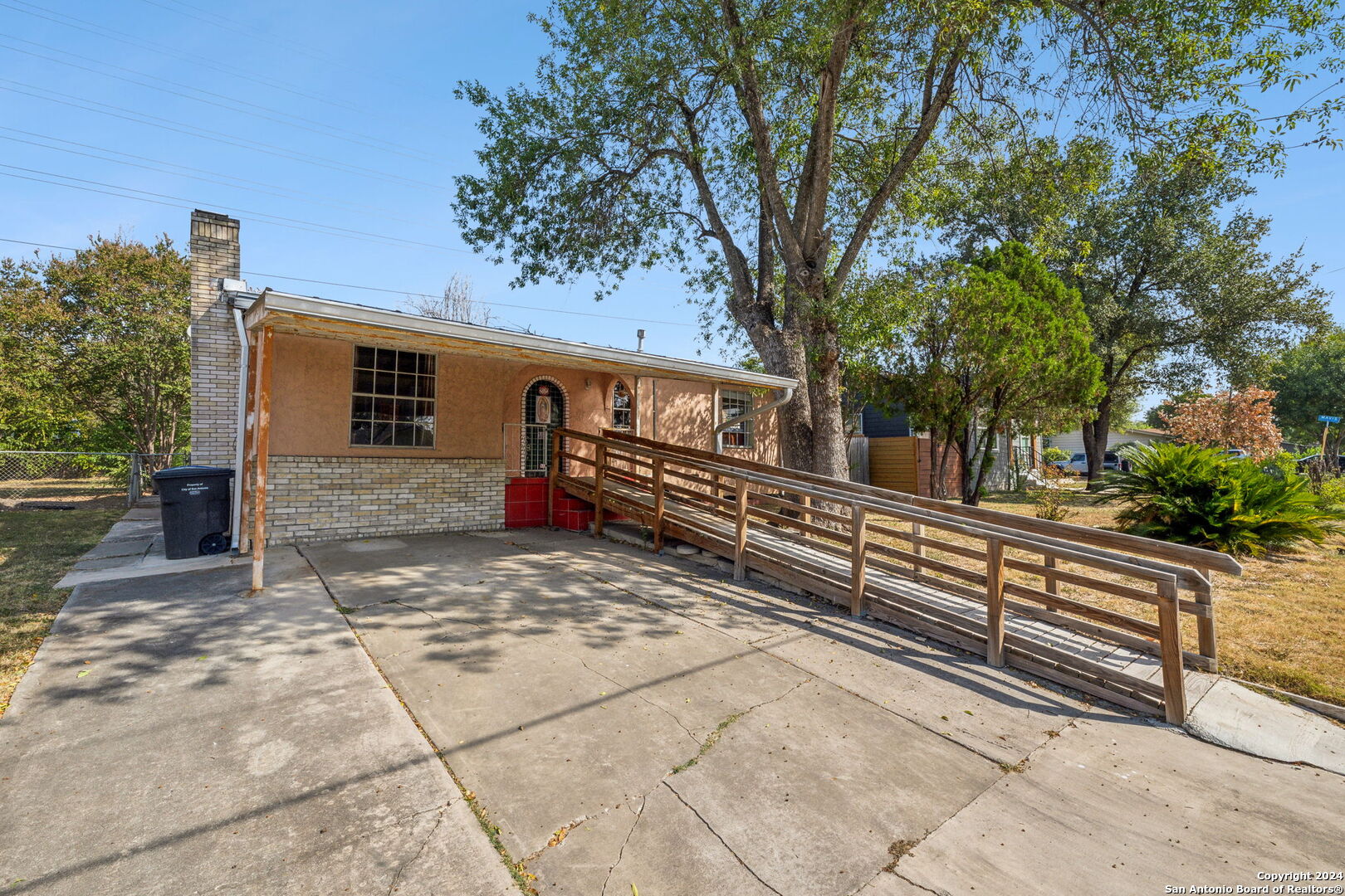 135 COLTON DR