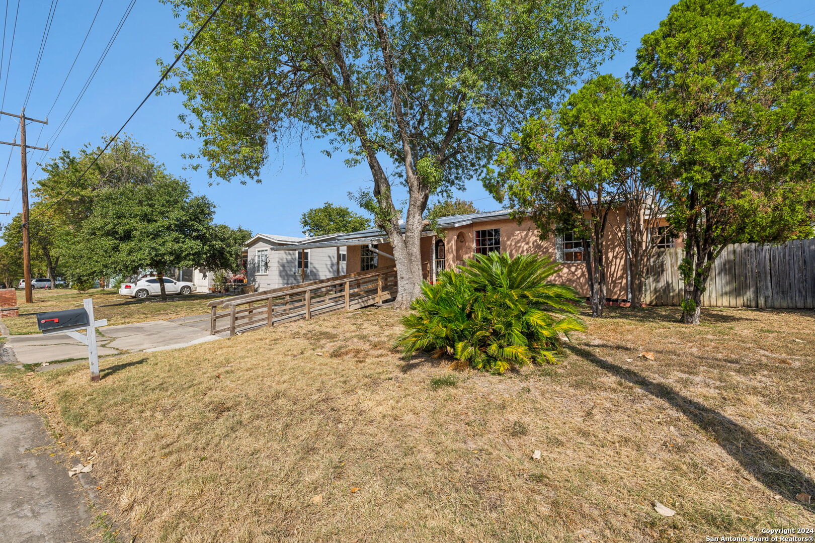 135 COLTON DR