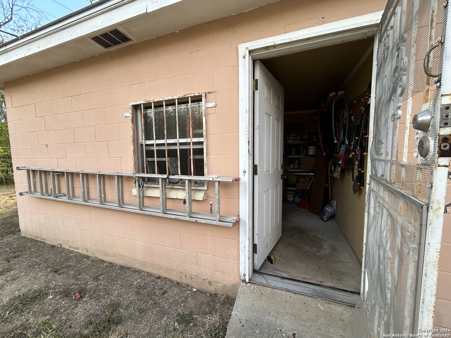 135 COLTON DR