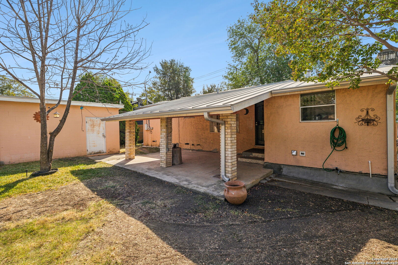 135 COLTON DR