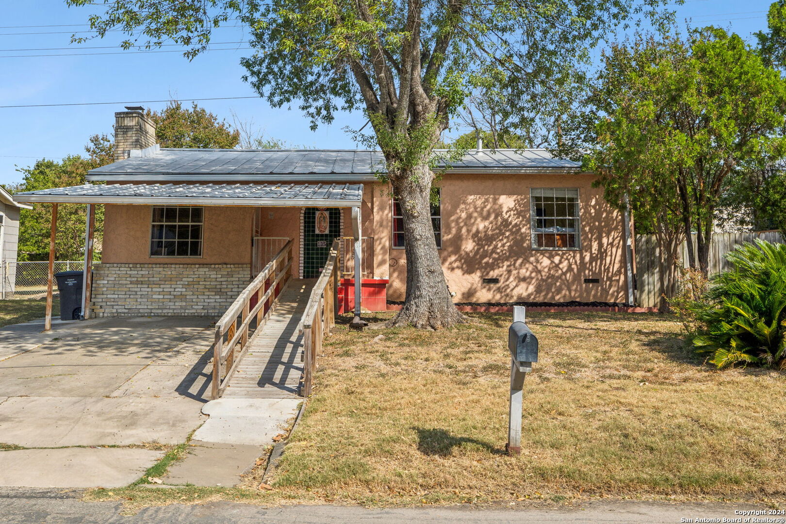 135 COLTON DR