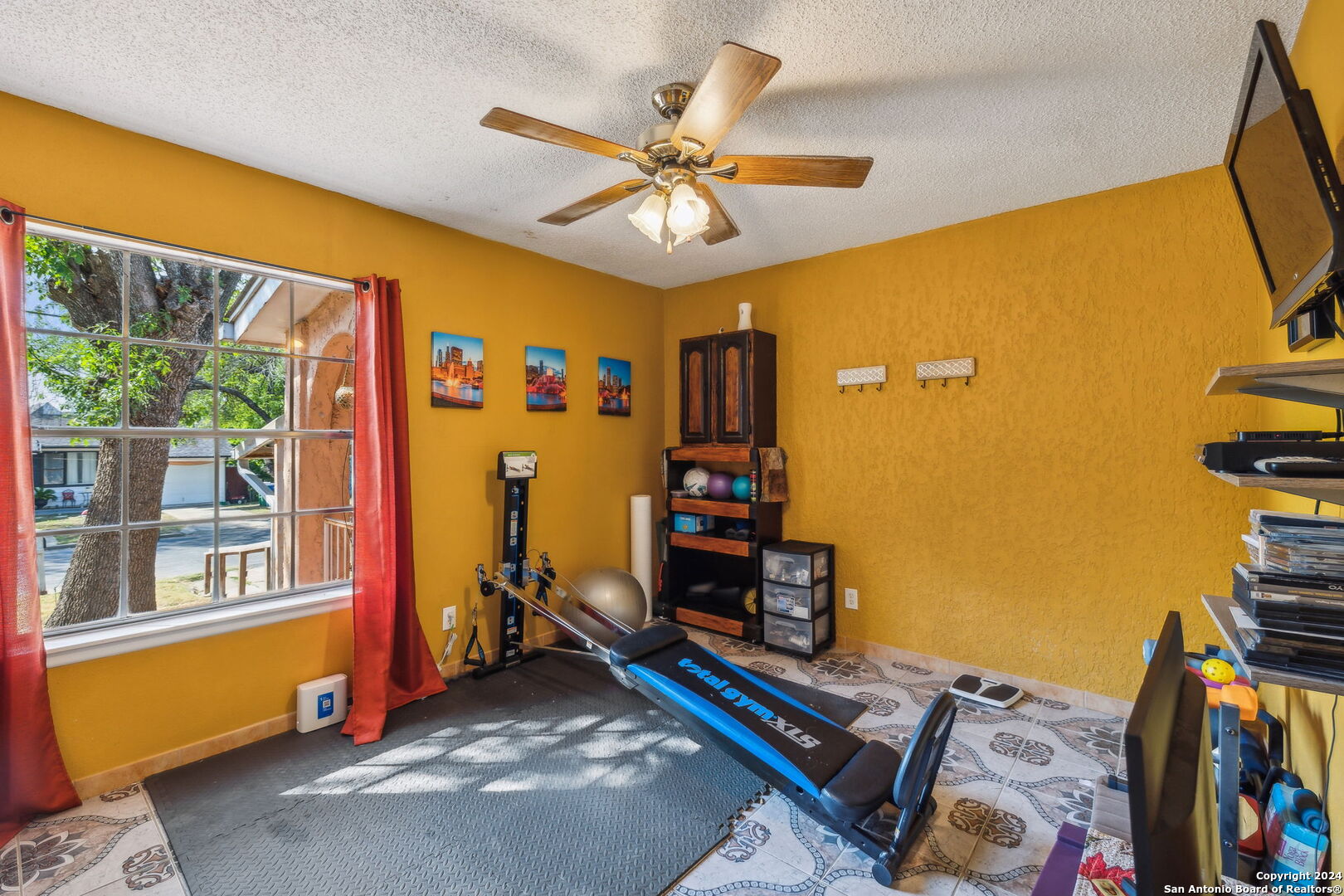 135 COLTON DR