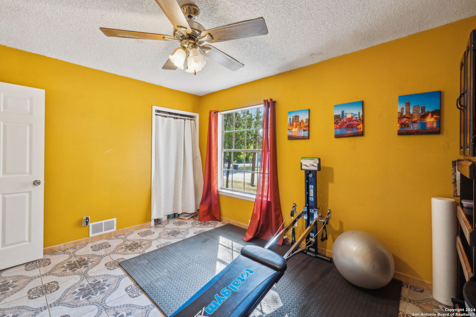 135 COLTON DR