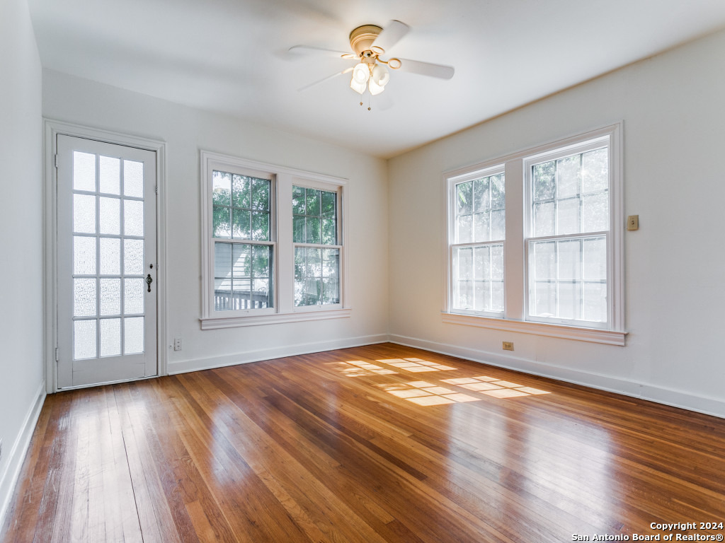 216 MONTCLAIR ST