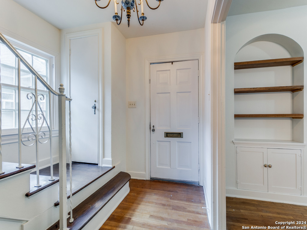 216 MONTCLAIR ST