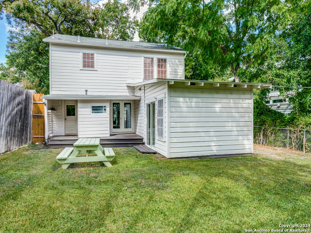 216 MONTCLAIR ST
