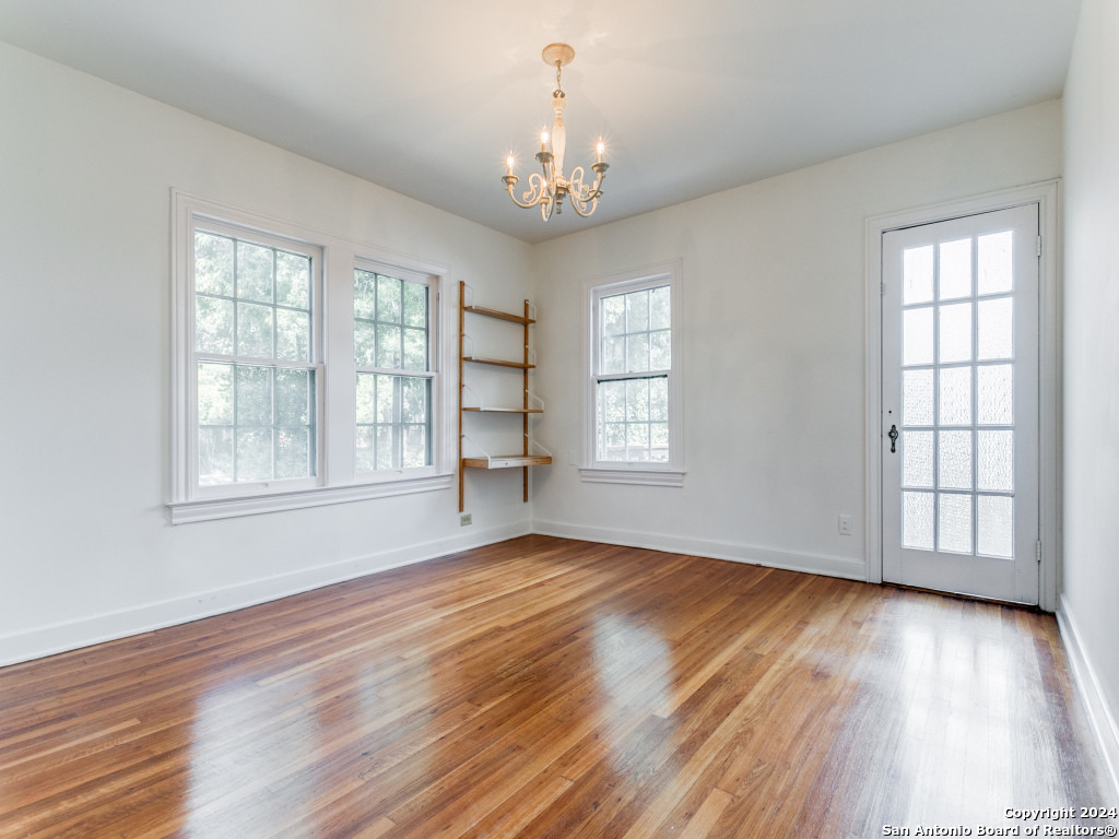 216 MONTCLAIR ST