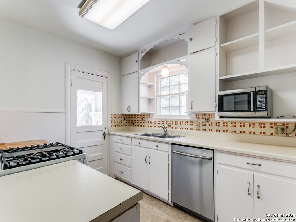 216 MONTCLAIR ST