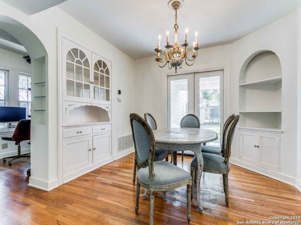216 MONTCLAIR ST