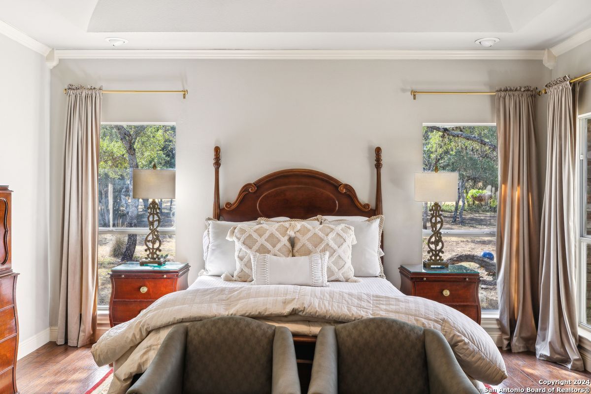 30641 ROYAL VALANCE