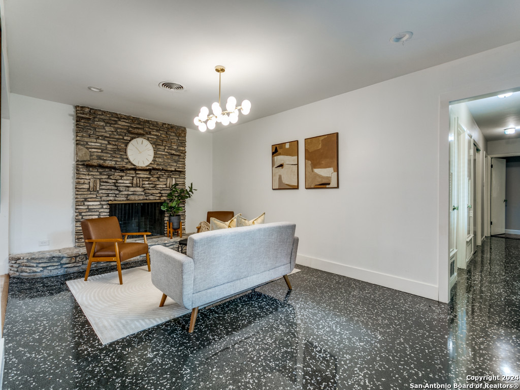 429 SKYFOREST DR
