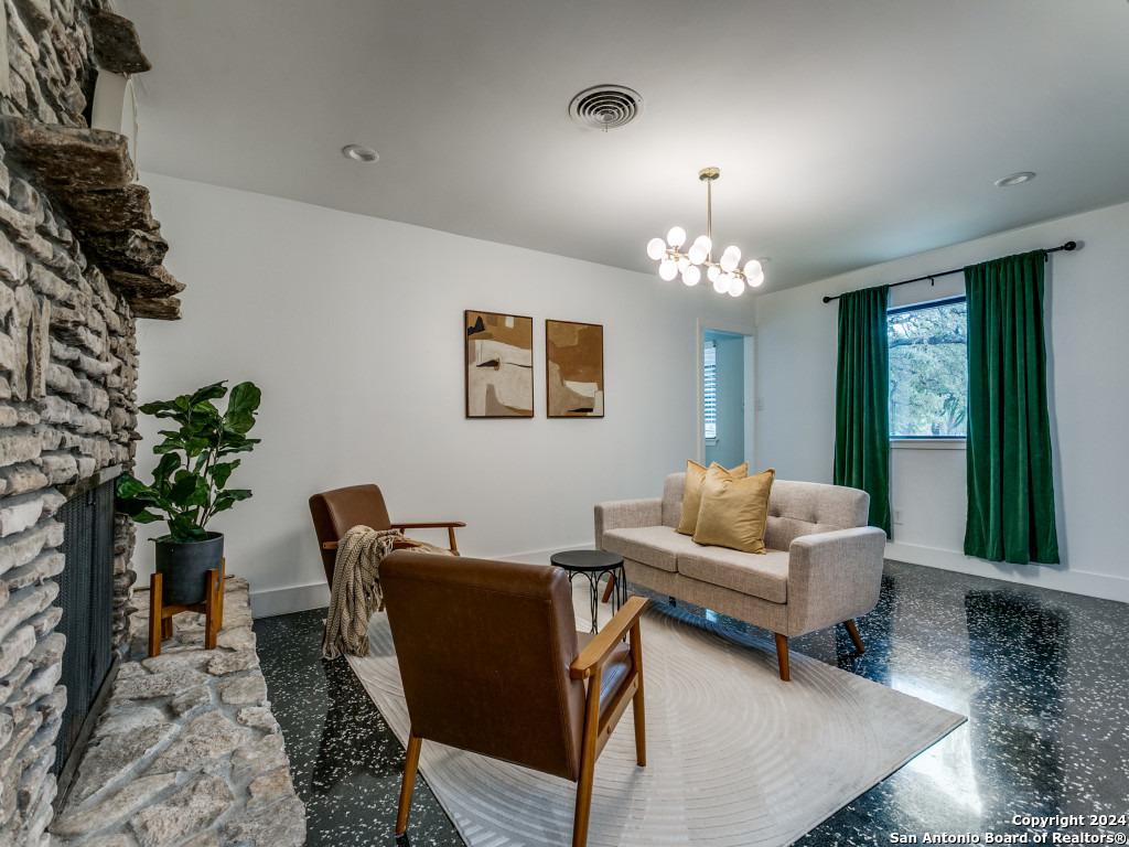 429 SKYFOREST DR