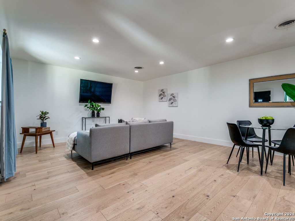 429 SKYFOREST DR