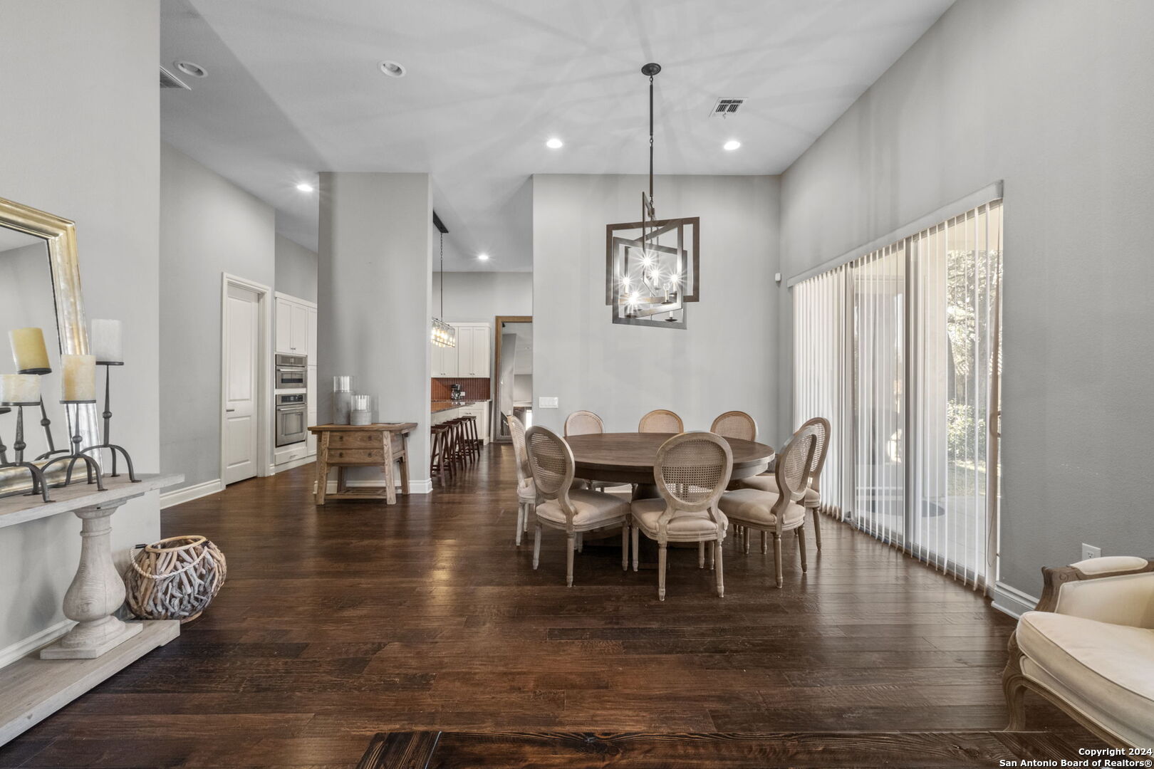 22210 Iso Grifo Ln