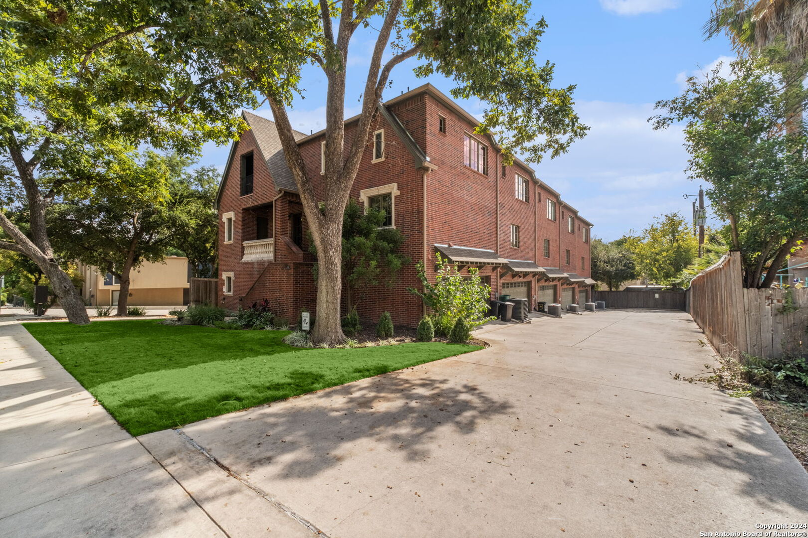 210 ARCADIA PL 5