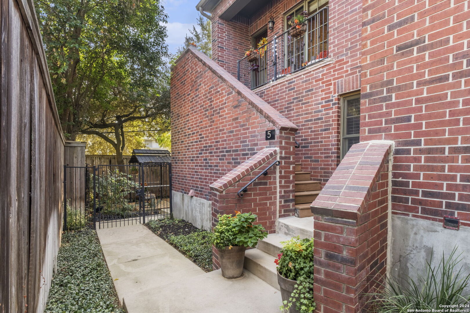 210 ARCADIA PL 5