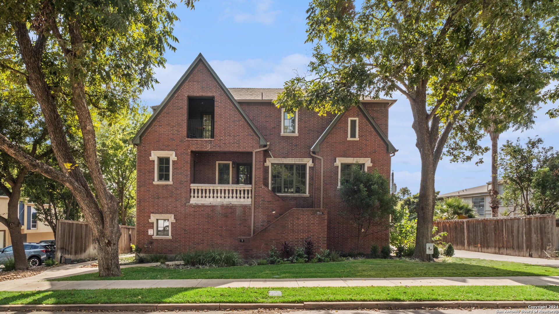 210 ARCADIA PL 5