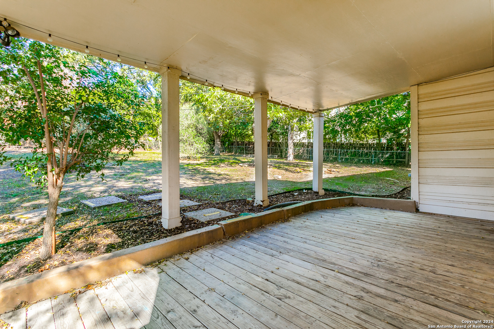 317 LILAC LN