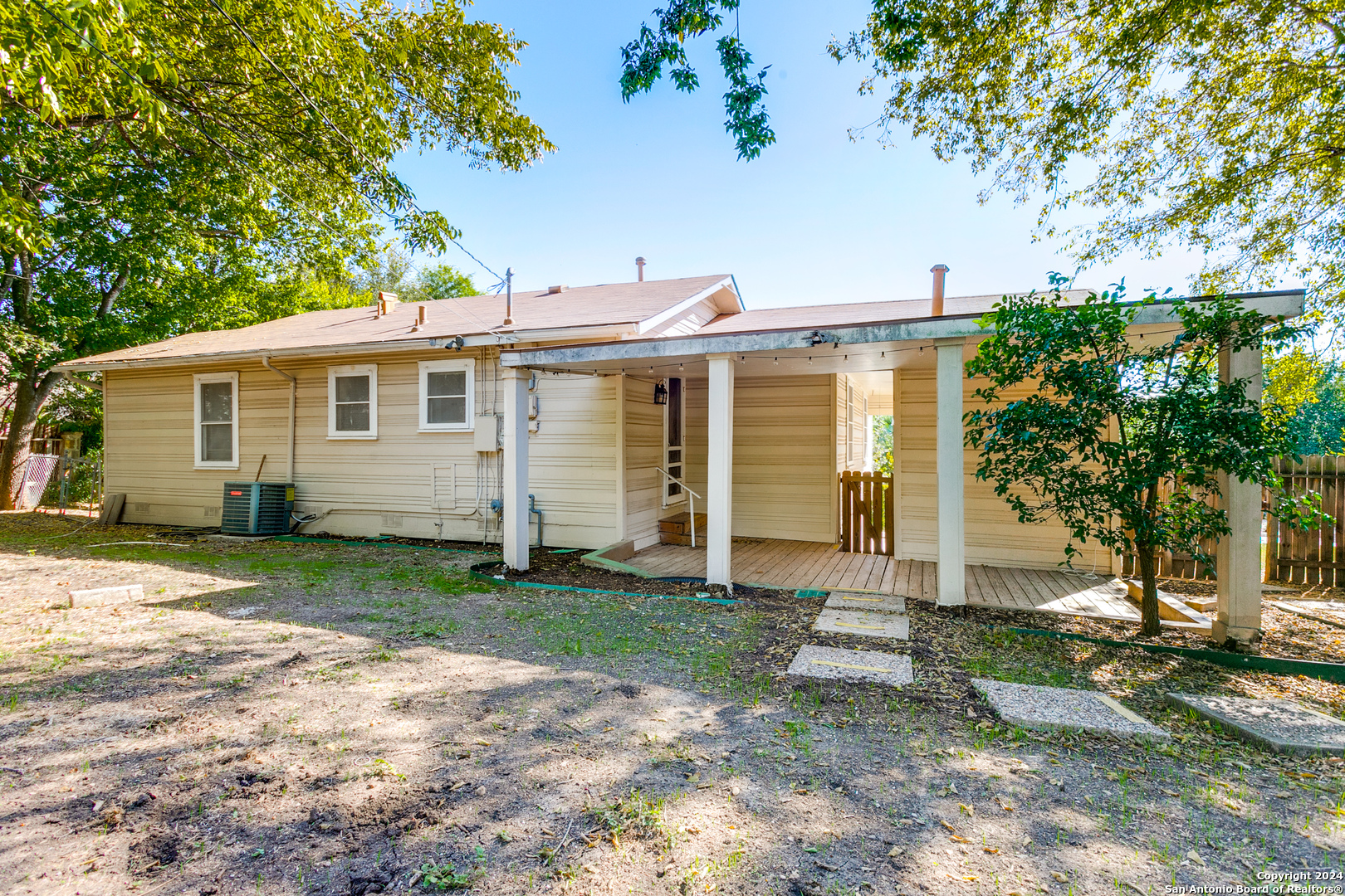 317 LILAC LN