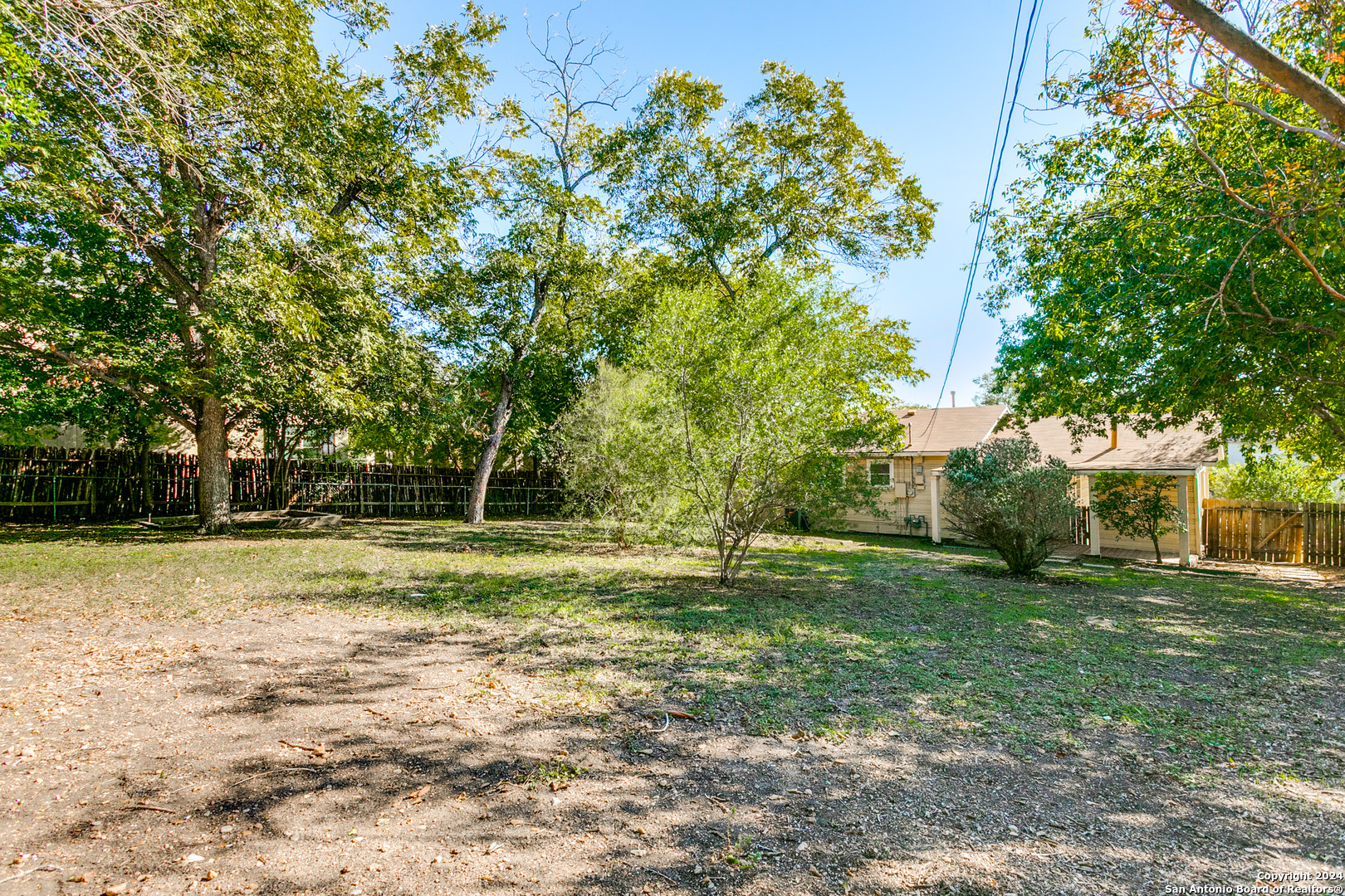 317 LILAC LN