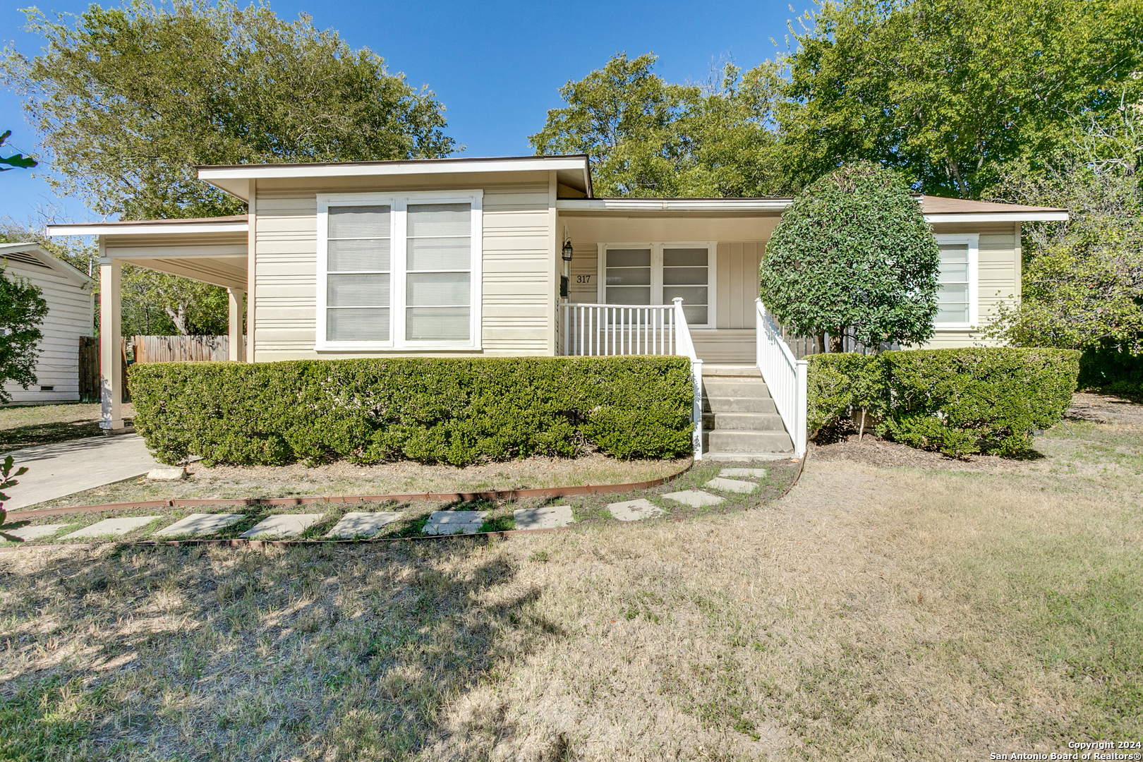 317 LILAC LN