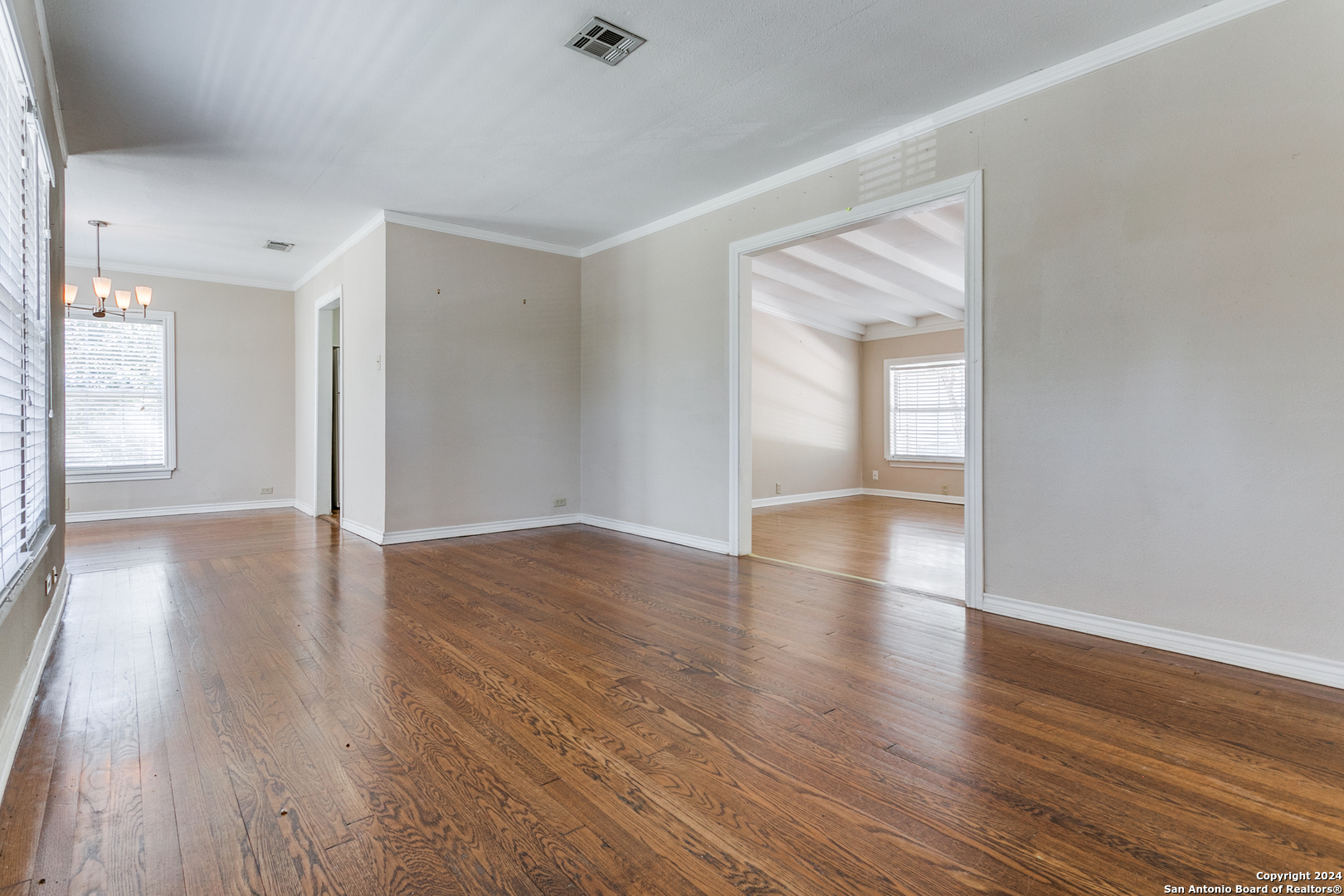 313 LILAC LN