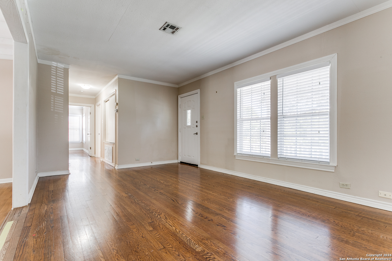 313 LILAC LN