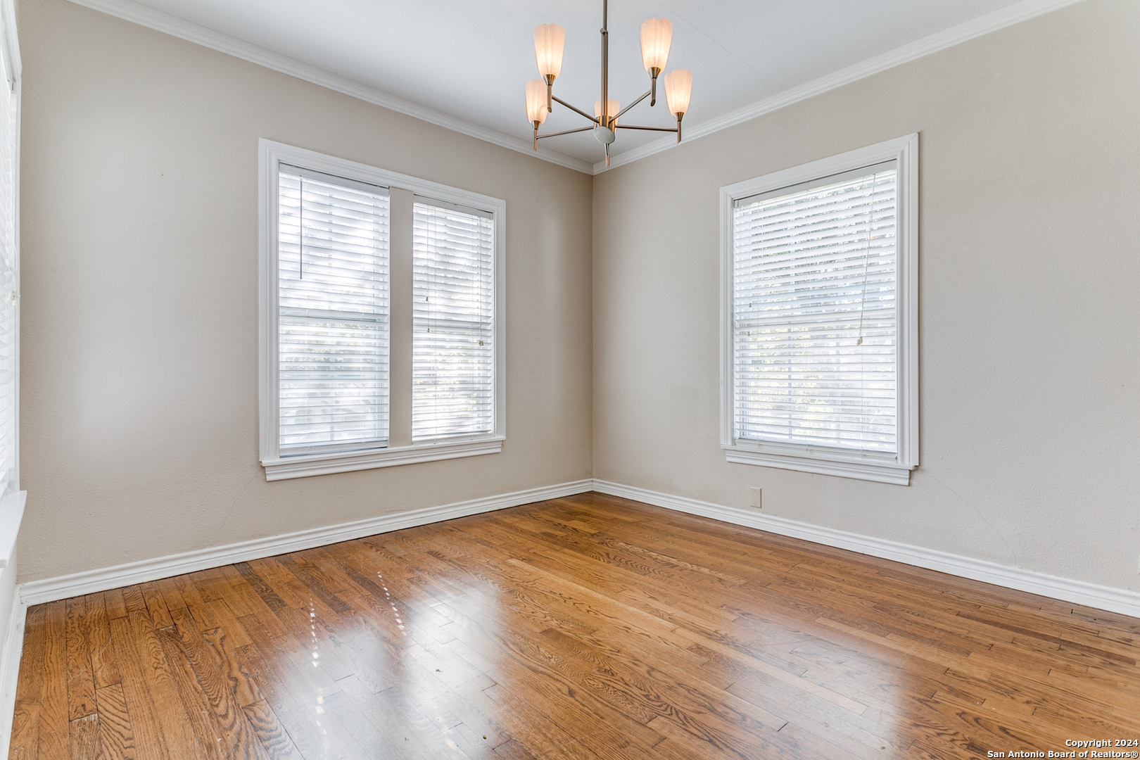 313 LILAC LN