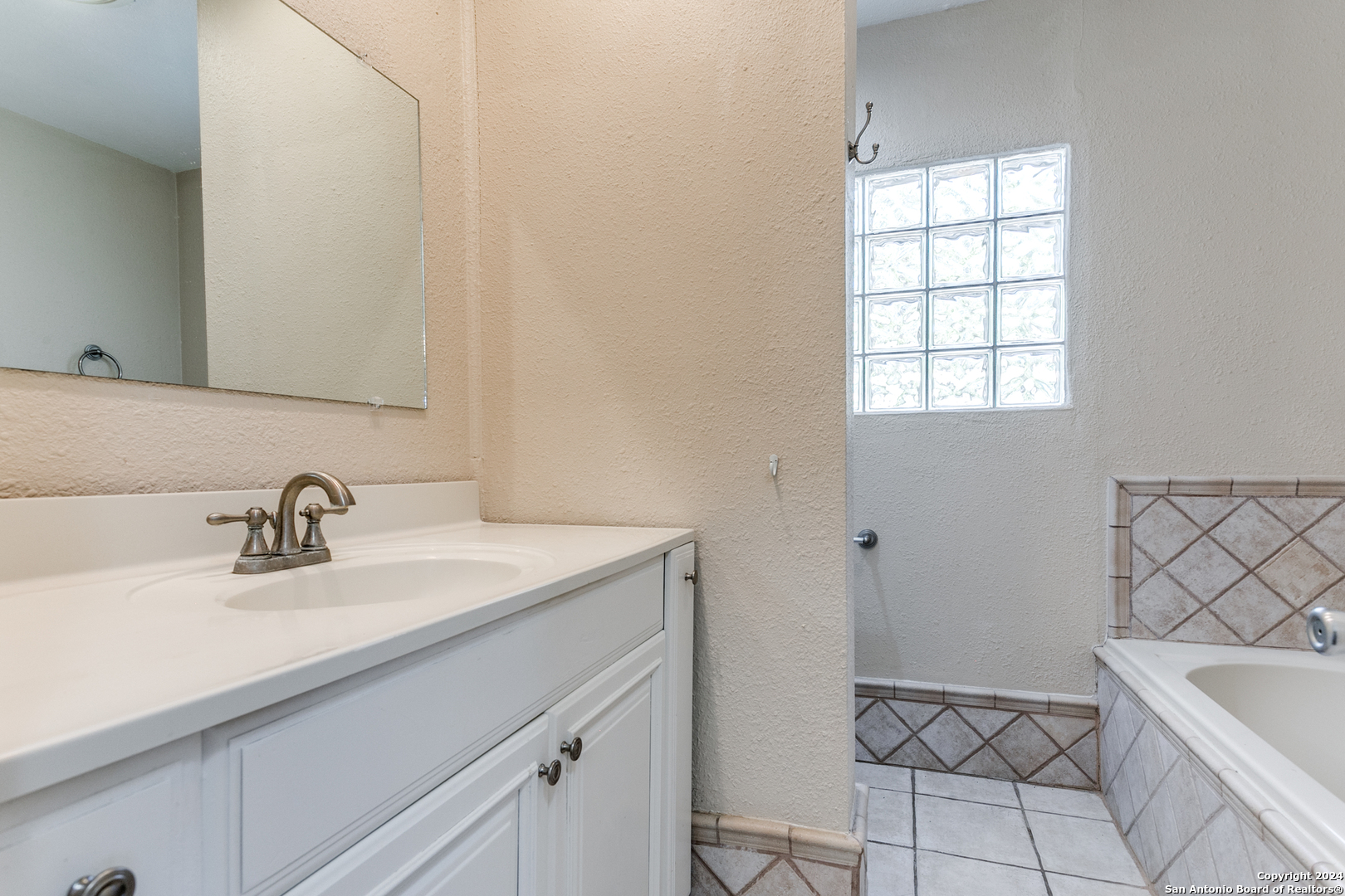 313 LILAC LN