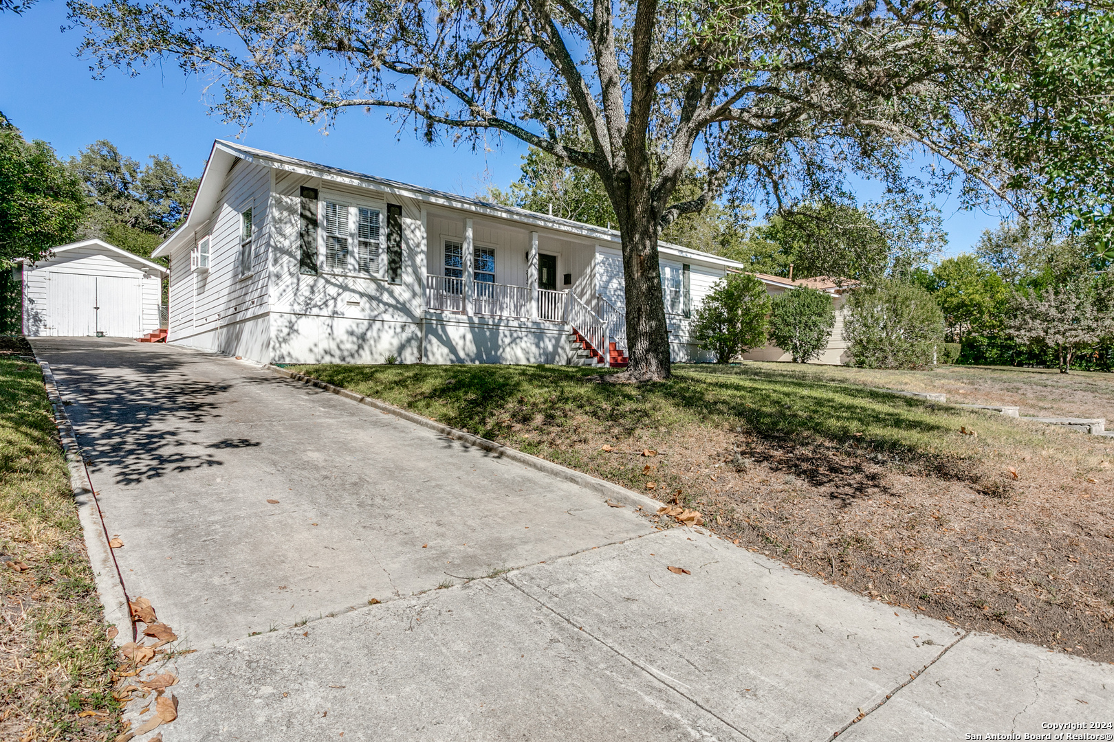 313 LILAC LN