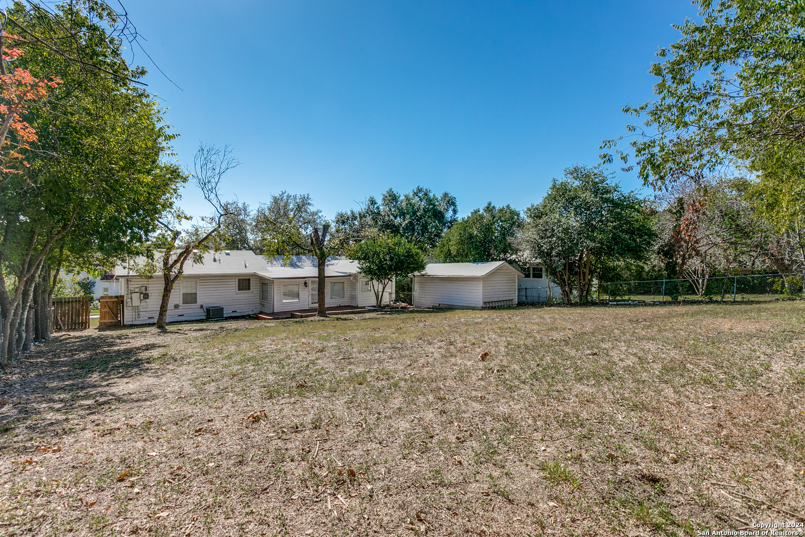 313 LILAC LN