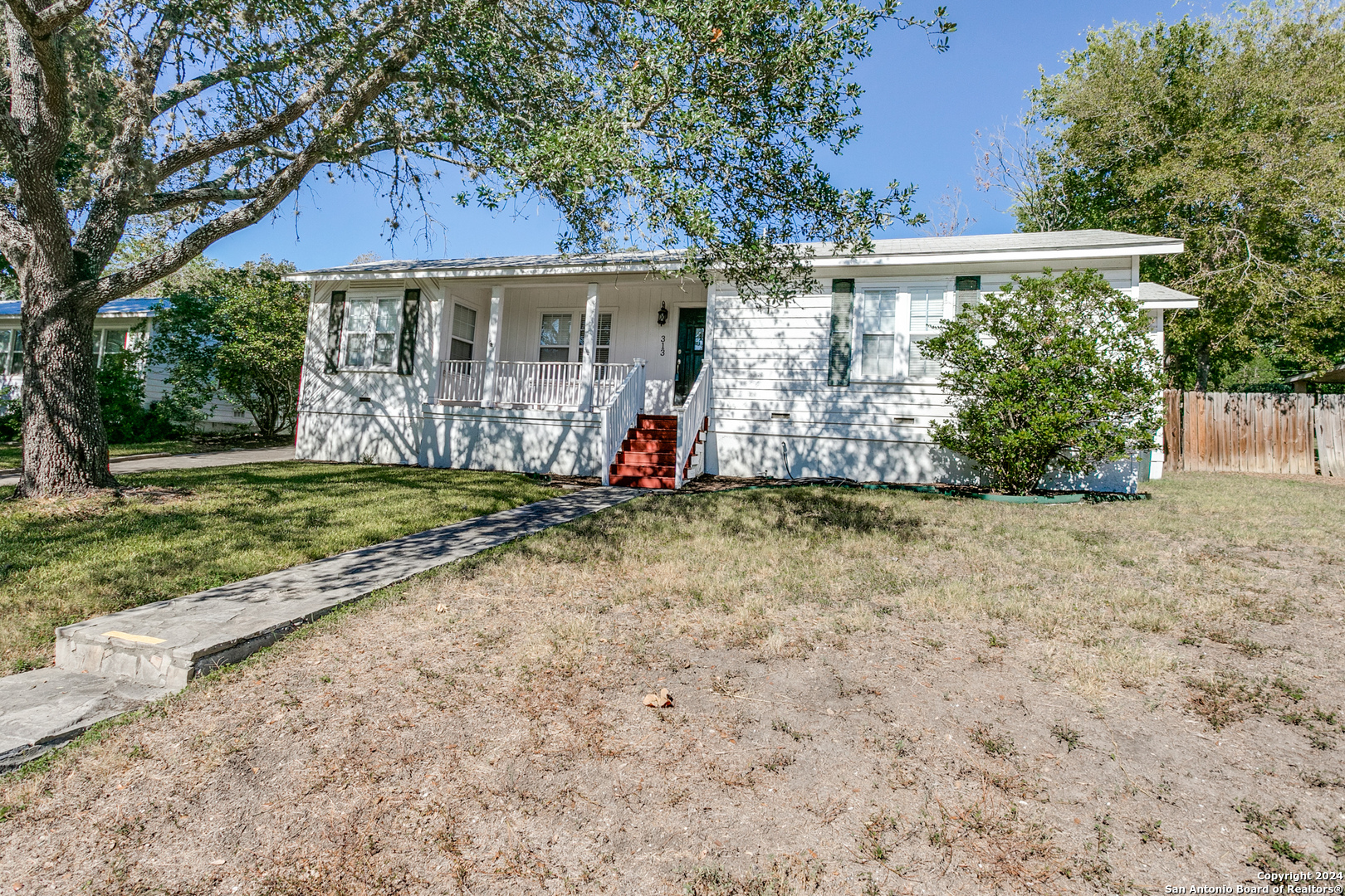 313 LILAC LN
