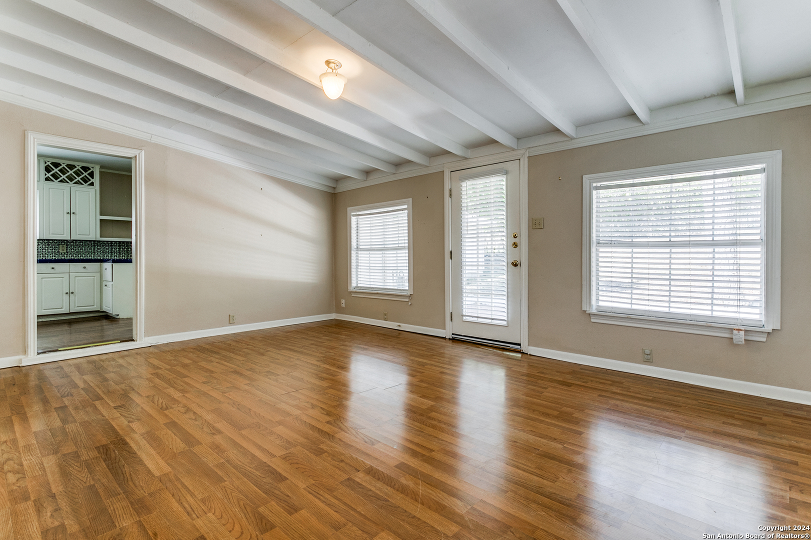 313 LILAC LN