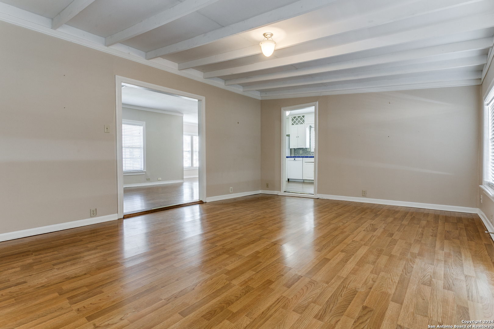 313 LILAC LN