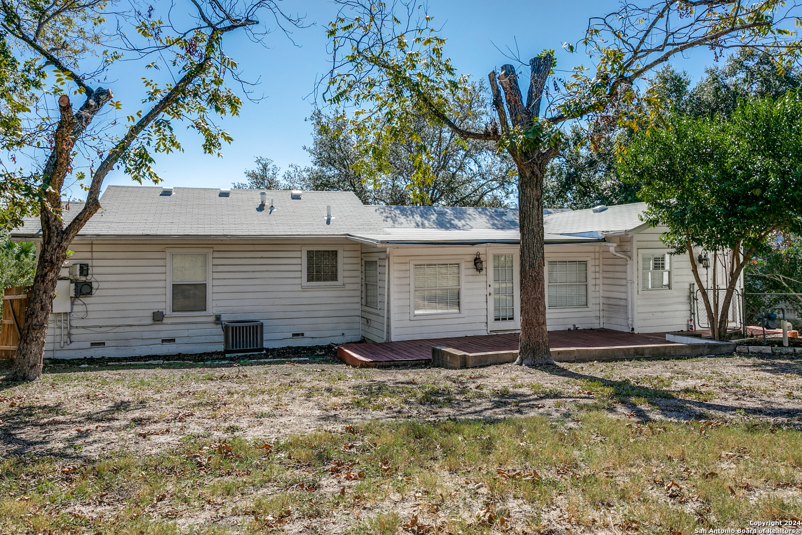 313 LILAC LN