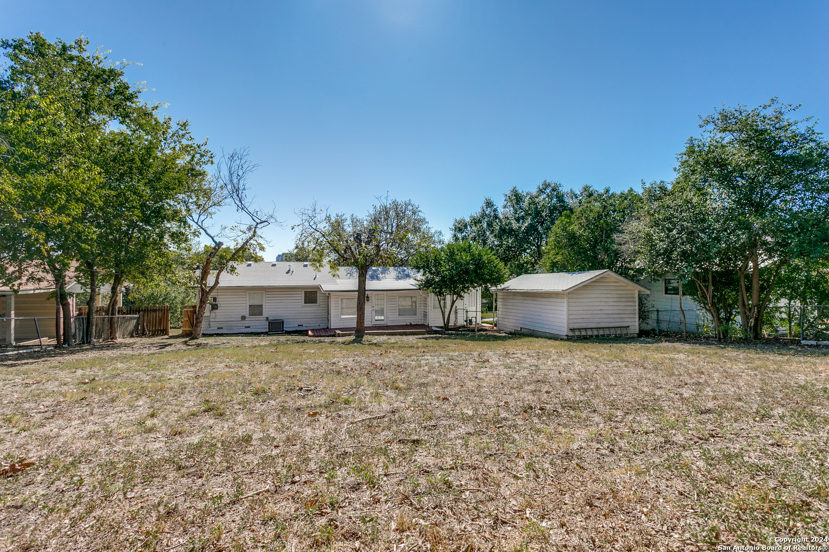 313 LILAC LN