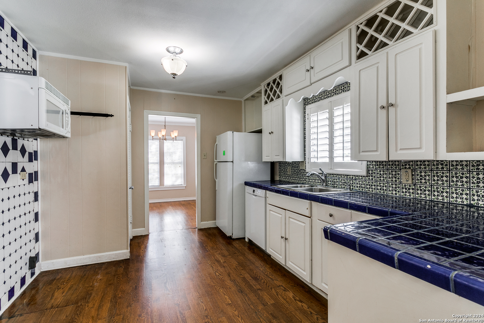 313 LILAC LN