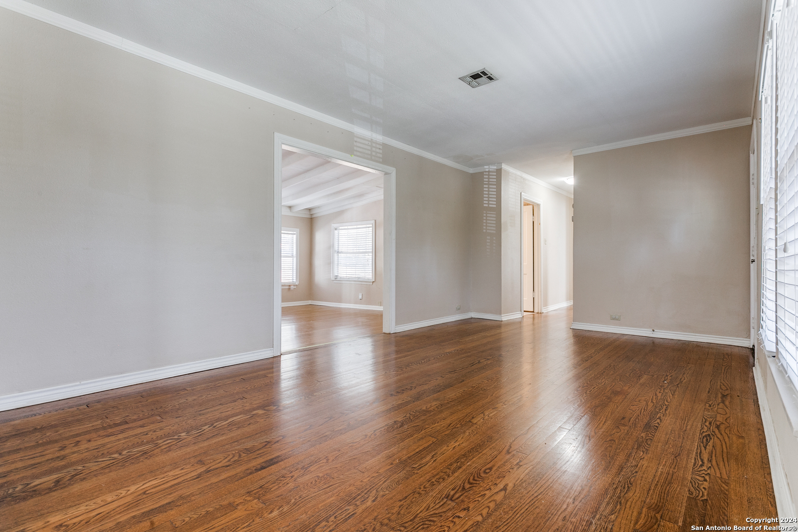313 LILAC LN