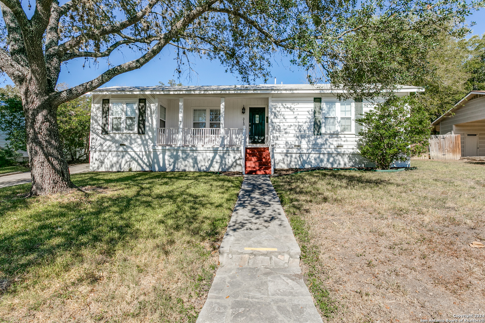 313 LILAC LN